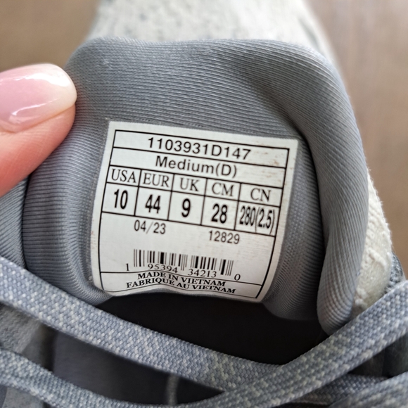 Brooks Gray Athletic Shoes with Speckled Design - Picture 9 of 13